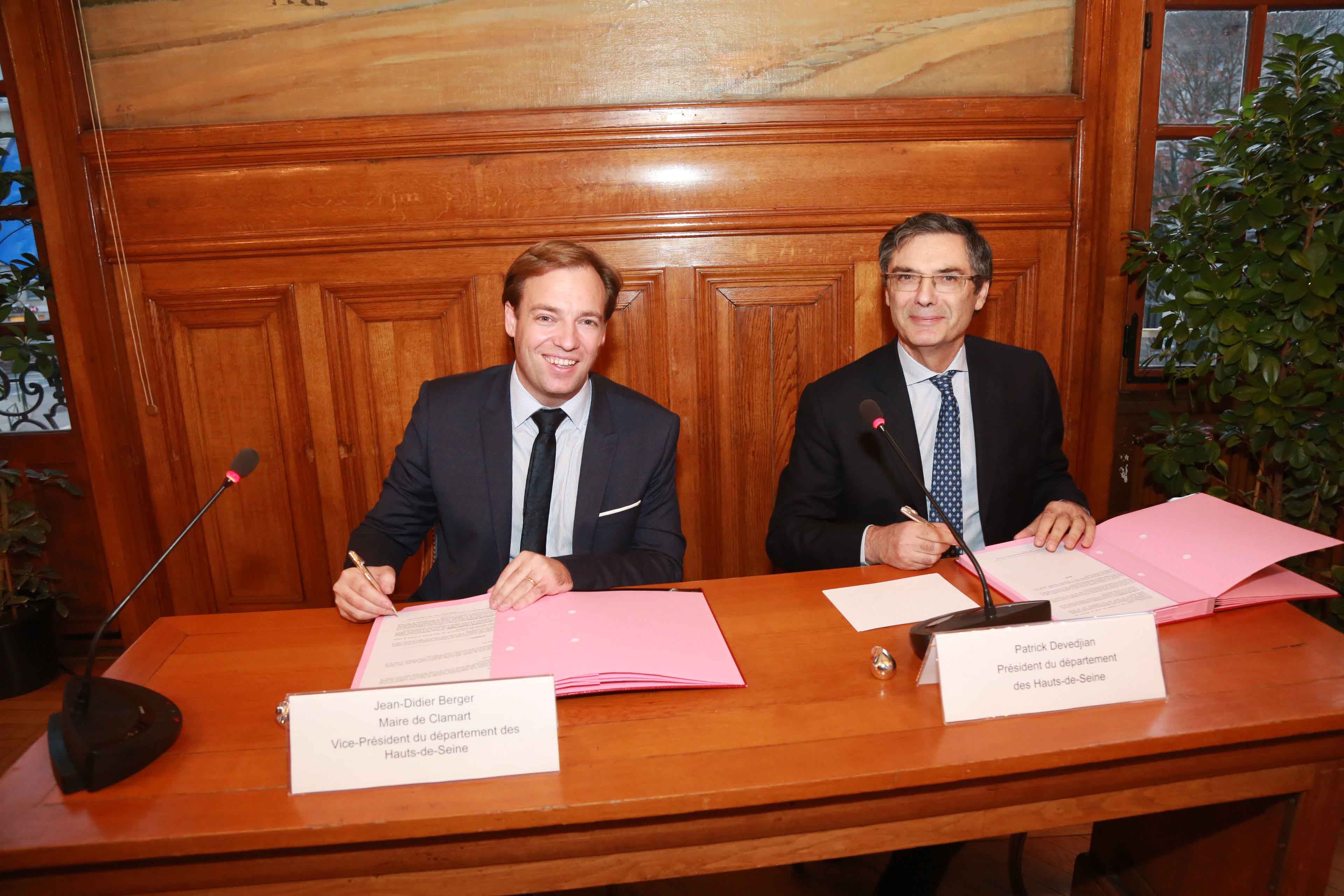 1_signature_contrat_départemental.jpg